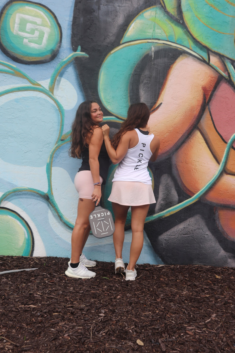 WOMEN'S LIFESTYLE PICKLE VERT CROP TANK