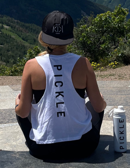 WOMEN'S LIFESTYLE PICKLE VERT CROP TANK